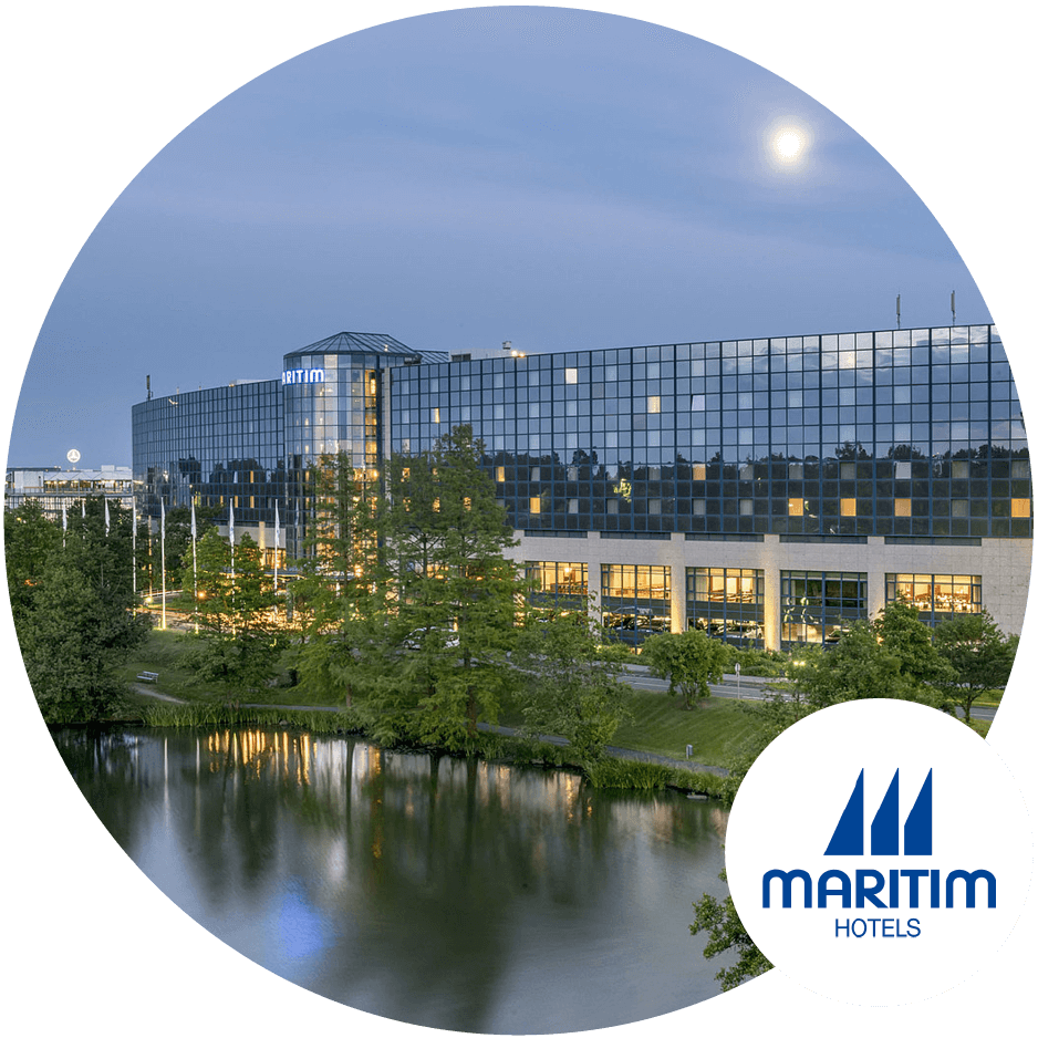 Maritim Hotel, a modern, glass hotel near the Hannover Airport